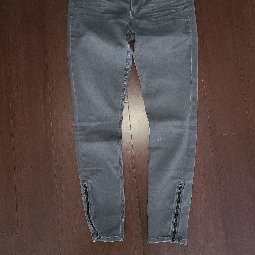 Express Grey Jean - Picture 4 of 8